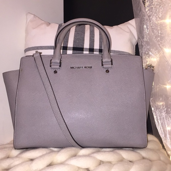 Michael Kors Handbags - Michael Kors Lrg Selma Handbag in Pearl Grey